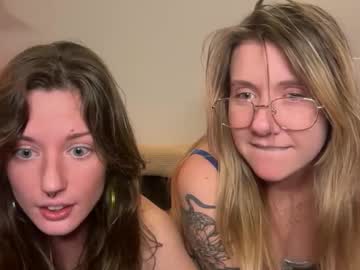 couple cam masturbation with 2girls1boat